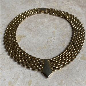 Vintage (late 80s -early 90s) elegant collar necklace